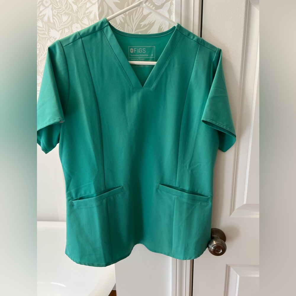 Figs scrub top size medium